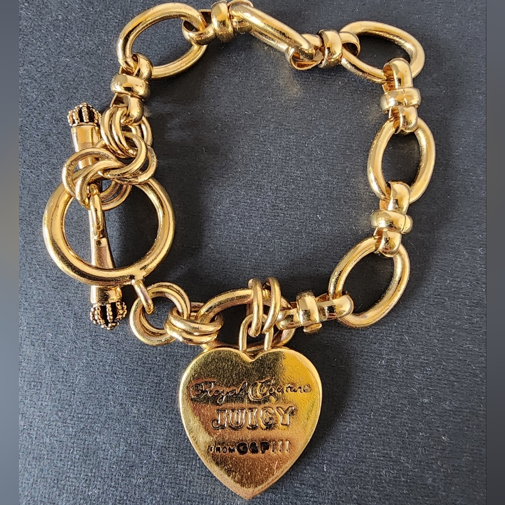Juicy Couture Y2k Chunky Charm Gold Toned Toggle Bracelet, Heart Pendant, EUC